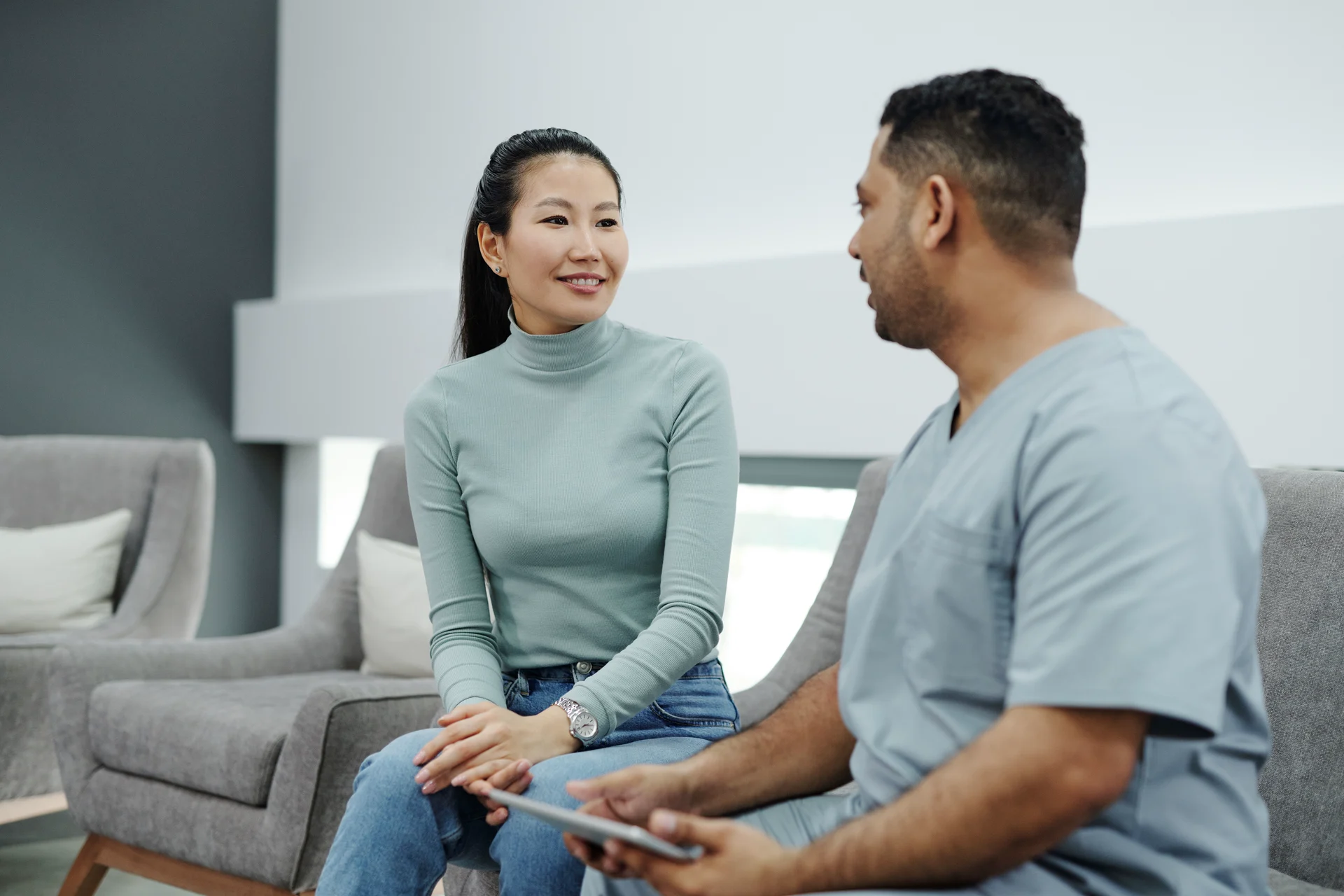 A physician listening during a patient consultation.